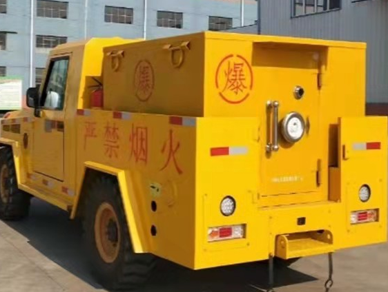 铁山港凯龙爆破器材运输车：保障爆破任务的安全运行